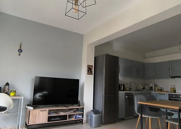 アパート Peaceful With Pool And Parking - 2 Bedrooms *