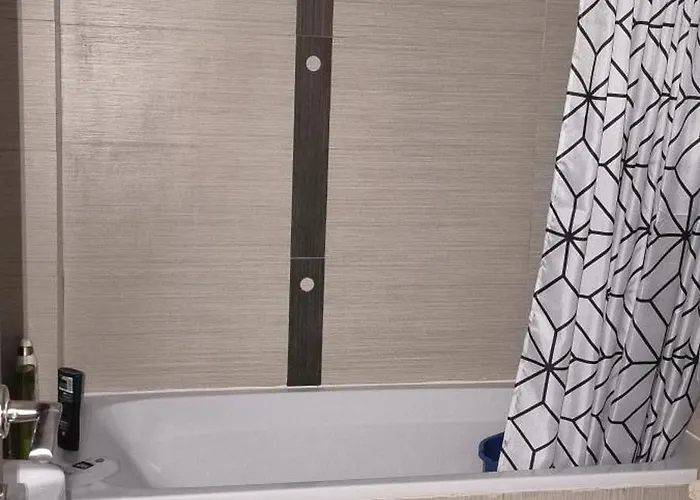 アパート Peaceful With Pool And Parking - 2 Bedrooms ヘルソニソス