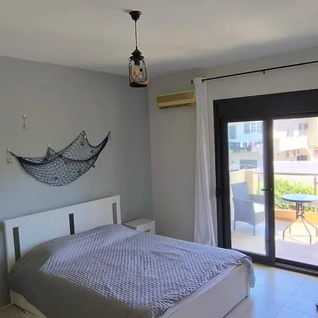 Peaceful With Pool And Parking - 2 Bedrooms Lägenhet *