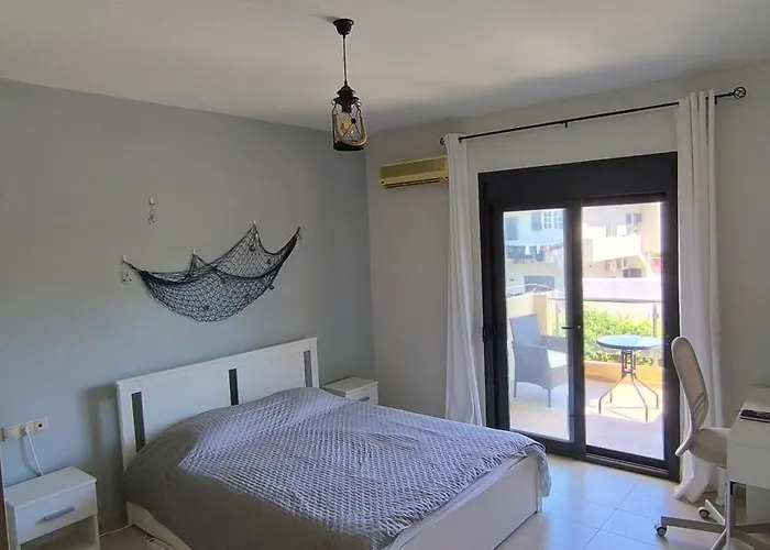 Peaceful With Pool And Parking - 2 Bedrooms Lägenhet *