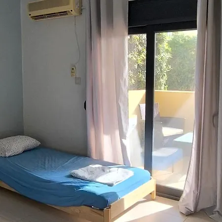 Peaceful With Pool And Parking - 2 Bedrooms דירה *