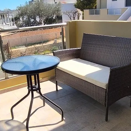 Peaceful With Pool And Parking - 2 Bedrooms