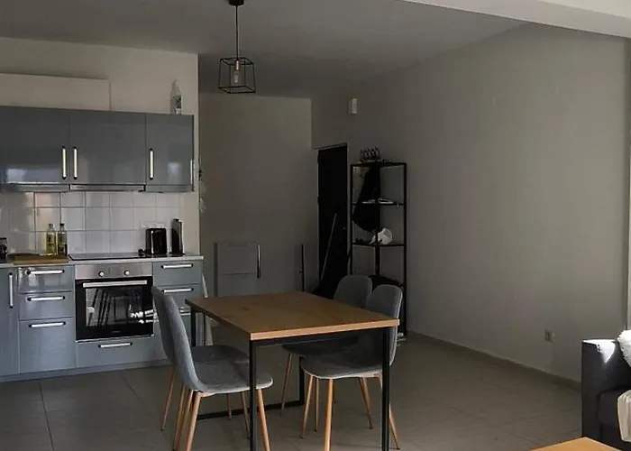 Апартаменты Peaceful With Pool And Parking - 2 Bedrooms Херсониссос