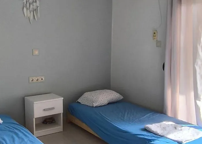 Апартаменты Peaceful With Pool And Parking - 2 Bedrooms