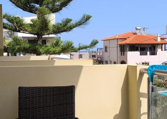 Апартаменты Peaceful With Pool And Parking - 2 Bedrooms