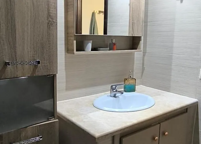 Peaceful With Pool And Parking - 2 Bedrooms Апартаменты