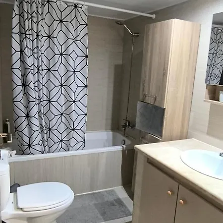 Peaceful With Pool And Parking - 2 Bedrooms *